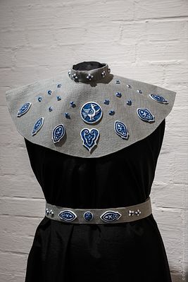 Елена Алексеева. Комплект &laquo;Окское лето&raquo; (оплечье и пояс). Лён, шёлк. Фарфор, соль кобальта 