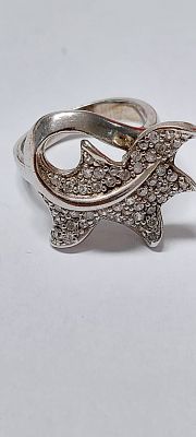 טבעת כסף גדולה מרהיבה ואיכותית חדשה מחנות 
עשויה כסף סטרלינג 925 חתום ראש הטבעת גדול בעיצוב 