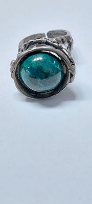 טבעת כסף גדולה מרהיבה איכותית ובעלת נוכחות 
עשויה כסף סטרלינג 925 חתום עשויה בעבודת יד תימנית 