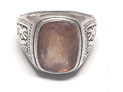 טבעת כסף מיוחדת גדולה פיסולית ובעלת נוכחות 
עשויה כסף סטרלינג 925 עשויה בעבודת יד אומן תוצרת 