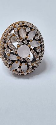 טבעת כסף וזהב מרהיבה ואיכותית חדשה מחנות 
עשויה כסף סטרלינג 925 חתום טבעת כסף בציפוי זהב 14 