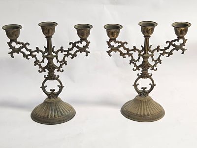 שני זוגות פמוטים ישנים/עתיקים מרהיבים עם פטינה נהדרת 
עבודות חסר ובלט על גוף הפמוט גובה 21 סמ 