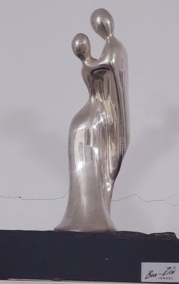 פסל כסף סטרלינג זוגי גדול איכותי ומרהיב עשוי בעבודת יד כסף סטרלינג 925 חתום 
עבודה של בן ציון 