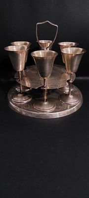 יודאיקה סט שולחני לחלוקת גביעי קידוש ישן/עתיק ציפוי כסף עבה 
פריט מרהיב ואיכותי שש גביעיי 
