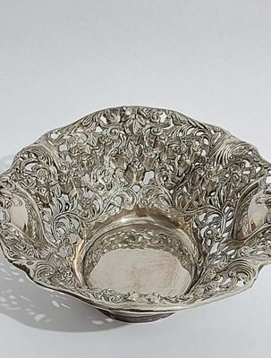 סנטר פיס גדול מרהיב ואיכותי כסף/ציפוי כסף עבה מגיב לחומצה 
למען הסר ספק נמכר כציפוי עבודת חסר 