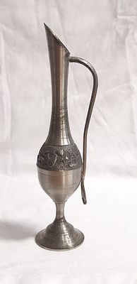 אגרטל מזיגה אסייתי מרהיב ואיכותי בציפוי כסף 
עבודת חריטה מדהימה בפרטים קטנים ומפורטים 
גובה 20 