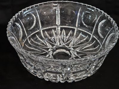 סנטר פיס קריסטל איכותי מרהיב וכבד קריסטל בוהמיה bohemia 
חריטה וליטוש בעבודת יד אומן קוטר 21 סמ 