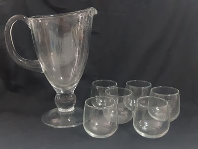 סט שתיה קריסטל איטלקי מרהיב ואיכותי 
קנקן מזיגה גדול ומאסיבי ושש כוסות תואמות 
גובה קנקן 27 סמ 