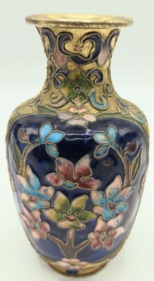 אגרטל קאלזונה cloisonne סיני איכותי מעוטר 
בעבודת יד מרהיבה באמייל פוליכרום וזהב גובה 13.5 סמ