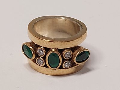 טבעת כסף גדולה ומרשימה עשויה בעבודת יד חדשה מחנות שנסגרה 
כסף סטרלינג 925 חתום ראש הטבעת גבוה 