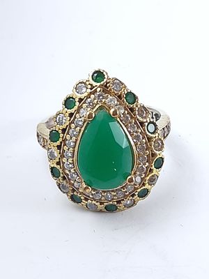 טבעת כסף מרהיבה ובעלת נוכחות חדשה מחנות שנסגרה 
עשויה כסף סטרלינג 925 חתום עשויה בעבודת יד 