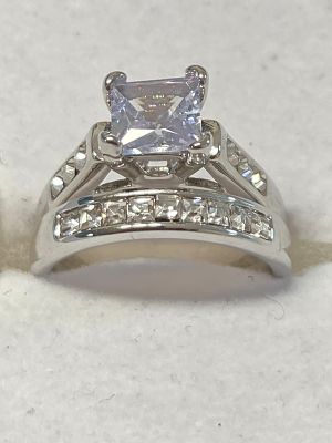 סט טבעות זהב לבן גולדפילד מרהיבות חדשות מחנות שנסגרה 
גולדפילד בציפוי זהב לבן 14 קראט בראש הטבעת 