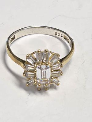 טבעת כסף מרהיבה ואיכותית חדשה מחנות שנסגרה כסף סטרלינג 925 חתום 
טבעת כסף בציפוי זהב 14 קראט 