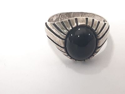 טבעת כסף איכותית ומרשימה וינטג חדשה מחנות שנסגרה עשויה בעבודת יד 
כסף סטרלינג 925 חתום ראש הטבעת 