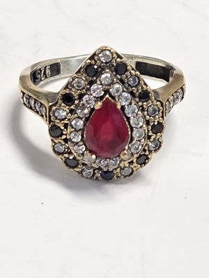 טבעת כסף מרהיבה ואיכותית חדשה מחנות שנסגרה כסף סטרלינג 925 חתום 
טבעת כסף בציפוי זהב 14 קראט 