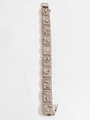 צמיד כסף וינטג גדול מרהיב ובעל נוכחות הגיע מחנות שנסגרה 
עשוי כסף סטרלינג 925 חתום גוף הצמיד 