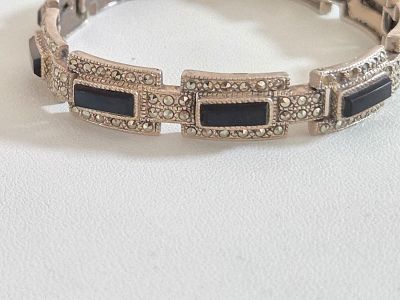 צמיד כסף אנגלי וינטג גדול מרהיב ובעל נוכחות כסף סטרלינג 925 חתום 
אנגליה תחילת המאה ה20 גוף 