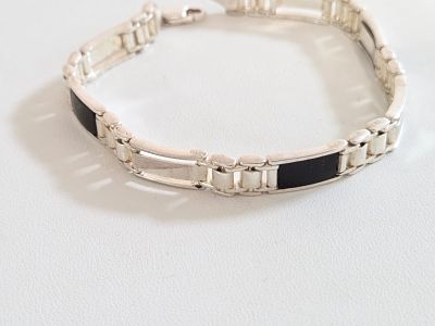 צמיד כסף מרהיב ואיכותי חדש מחנות שנסגרה עשוי כסף סטרלינג 925 חתום 
גוף הצמיד בנוי מחוליות 