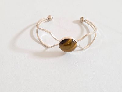 צמיד כסף קשיח גדול איכותי ובעל נוכחות חדש מחנות שנסגרה תוצרת ישראל כסף סטרלינג 925 חתום 
גוף 