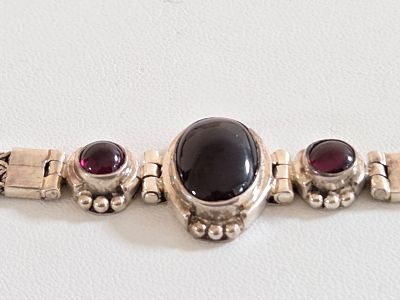 צמיד כסף חדש מחנות שנסגרה מרהיב איכותי ובעל נוכחות עשוי כסף סטרלינג 925 חתום 
עשוי בעבודת אומן 