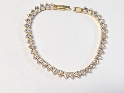 צמיד טניס זהב גולדפילד חדש מחנות שנסגרה מרהיב ובעל נוכחות 
גולדפילד בציפוי זהב 14 קראט צמיד 