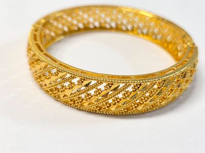 צמיד זהב קשיח גולדפילד מרהיב בעל נוכחות חדש מחנות שנסגרה 
גולדפילד בציפוי זהב 14 קראט עבודת 