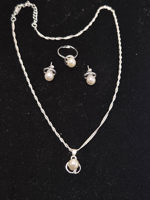 סט שרשרת תליון עגילים וטבעת כסף ופנינים קלאסיים מרהיבים חדשים מחנות שנסגרה 
ציפוי כסף סטרלינג 
