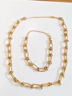 סט זהב גולדפילד מרהיב צמיד וענק חדשים מחנות שנסגרה 
גולדפילד בציפוי זהב 18 קראט חתום ענק באורך 