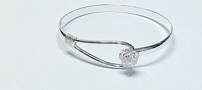 צמיד כסף קשיח מרהיב ואיכותי חדש מחנות שנסגרה 
( מגיב לבדיקה אבל נמכר כציפוי) כסף סטרלינג 925 