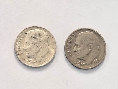 זוג מטבעות כסף בערך דיים ארה"ב 
שנים 1964,1967 
כסף 900 משקל כול מטבע 2.5 גרם