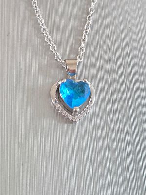 שרשרת ותליון כסף חדשים מחנות שנסגרה כסף סטרלינג 925 חתום 
שרשרת באורך 44 סמ תליון בעיצוב לב 