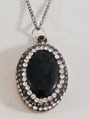 שרשרת ותליון כסף וינטג חדשים מחנות שנסגרה כסף סטרלינג 925 חתום 
שרשרת חוליות באורך 40 סמ תליון 