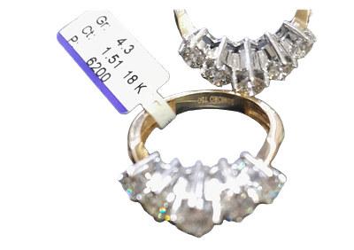 טבעת יהלומים מרשימה במשקל 4.3 גרם עם יהלומים במשקל 1.51 קראט, זהב 18 קראט
. מציגה עיצוב ייחודי 