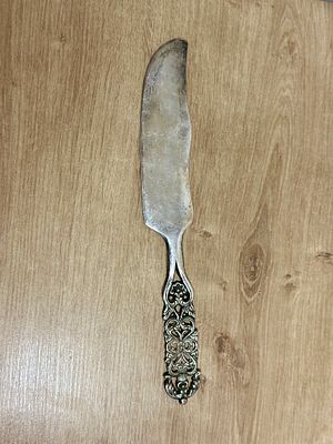 סכין הגשה גדול ועתיק מכסף סטרלינג 925 – תוצרת פרו, עבודת יד - כ 134 גרם | סגנון ברוקי פתוח. סכין 