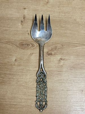 מזלג הגשה מעוטר מכסף 925 – תוצרת פרו, 90.58 גרם, עבודת יד – שנות ה־60-70. מזלג כסף וינטג' בעבודת 