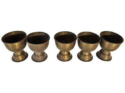 סט 5 כוסות ברונזה בינוניות – חמישה גביעים בעיצוב מחוספס בעבודת יד. סט קלאסי של חמישה גביעי 