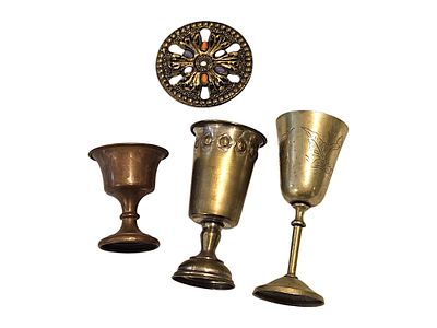 לוט 3 כוסות נחושת ותחתית ברונזה כבדה – פריטי וינטג' ייחודיים. לוט ייחודי המשלב שלוש כוסות עשויות 