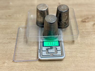 סט 3 כוסות כסף סטרלינג בעבודת יד - חריטה עדינה | משקל: 173.31 גרם. סט וינטג' מקורי של שלוש כוסות 