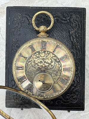 שעון כיס עתיק 1850 MJ TOBIAS – זהב 18K, קופסה מקורית ורצועת זהב 14k תואמת. שעון כיס ייחודי 