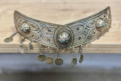 חגורת כסף אתנוגרפית עתיקה בעבודת יד | קווקז / גאורגיה | סוף המאה ה־19. חגורת כסף ייחודית מהמאה 