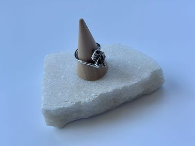 טבעת כסף סטרלינג 925 לשיבוץ אבן חן או יהלום – שנת 1992. טבעת כסף סטרלינג 925 בעיצוב פתוח לשיבוץ 