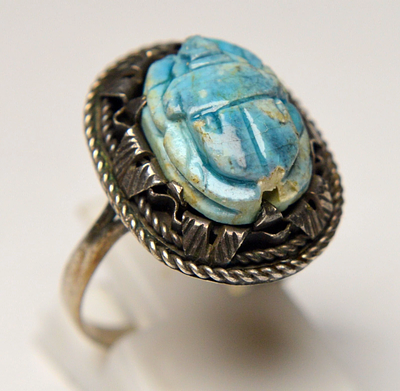 טבעת סקרב מצרית מכסף סטרלינג 800 – מידה 9 - עבודת יד. היסטוריה עתיקה על האצבע. 
פיסול סקרב 