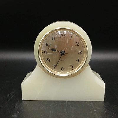 שעון קוורץ שולחני אוניקס ואלבסטר - Midland Crafts אנגליה 1980. נגיעת יוקרה מינרלית על הקונסולה 