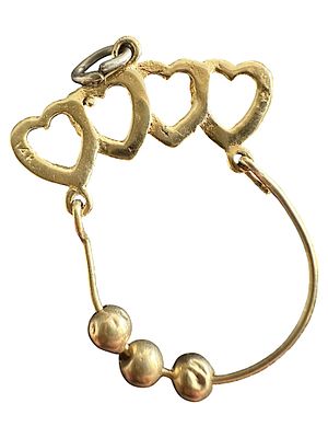 מחזיק צ׳ארמים / תליון זהב צהוב 14 קראט – 4 לבבות ו-3 חרוזים, ‎1.54 ג׳. פריט דו-שימושי: 
משמש גם 