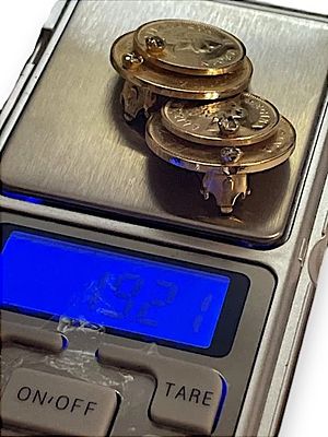 עגילי מטבע וינטג' מותג Kramer מצופי זהב עם אבני זירקוניה – 19.21 גרם. עגילי קליפ-און נדירים של 