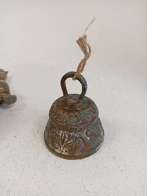 פעמון שולחני בעיצוב חיה – פליז מלא, וינטג' בסגנון עתיק, גובה 9 ס"מ. פעמון פליז בסגנון עתיק 