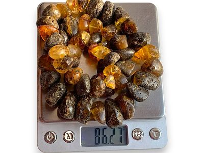 שרשרת וינטג' ענבר בלטי טבעי ‑ 86.3 גרם ‑ חרוזי מולטיקולור באורך 62 ס״מ. מתנת הטבע במלוא הדרה: 