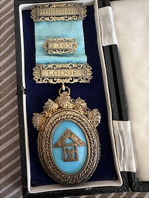 תכשיט מדלייה כסף סטרלינג הבונים החופשיים בקופסה המקורית 89 גרם +. פריט אספנות מייסוני (הבונים 