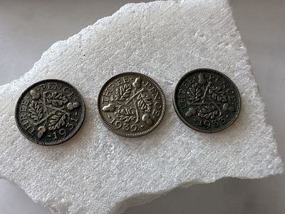 לוט של 3 מטבעות שלושה-פני כסף בריטיים, ג’ורג’ החמישי, 1931 1932 1933 - רצף - . תאריכים באוסף: 