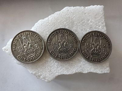 לוט 3 מטבעות של אחד שילינג כסף בריטי 1939 ג׳ורג׳ השישי, כסף 0.500, Scottish type - דגם סקוטי 